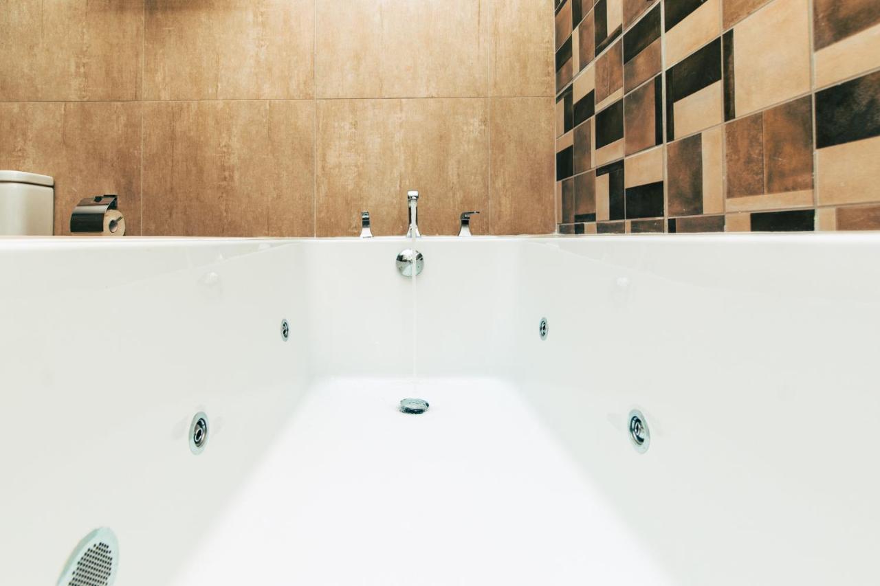 Blackwood Boutique Hotel And Apartments Dar es Salaam Esterno foto